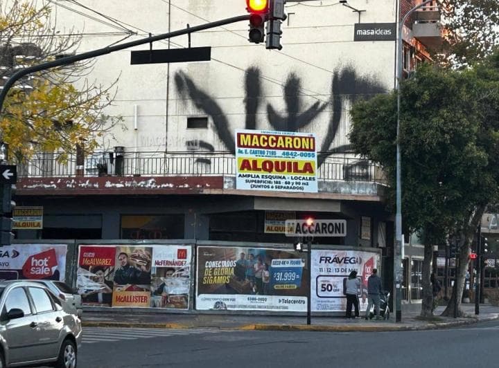 Local. | Av Alberdi J. B Al 6600 - 2