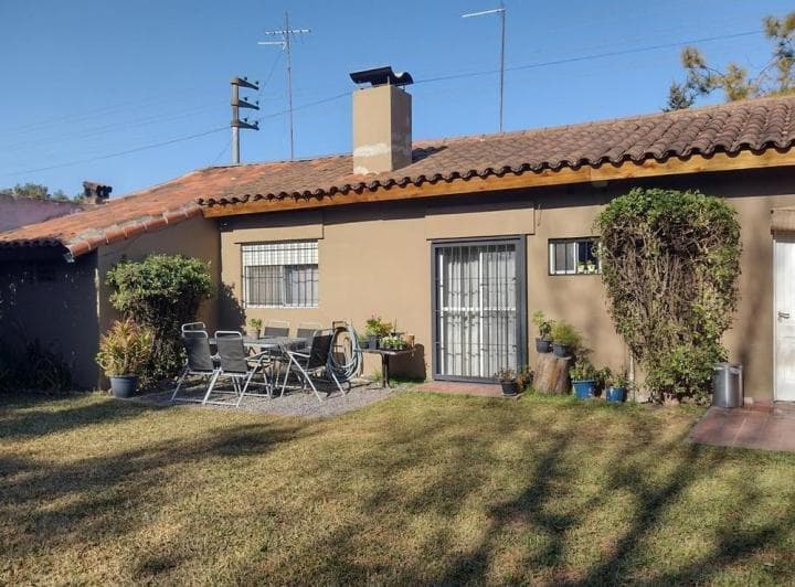 Venta Casa 4 Ambientes, Garaje, Pileta y Quincho - 2