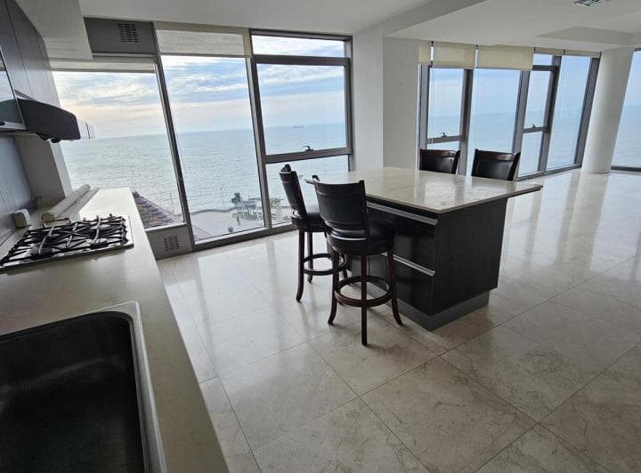 Piso en Edificio de Categoría en La Mejor Vista de Varese - 3