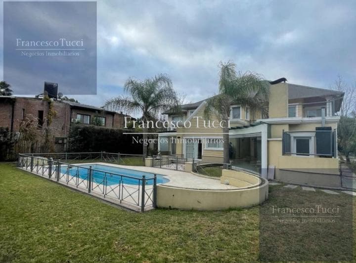 Casa 5 Ambientes en Venta con Pileta en Campos de Álvarez - 2