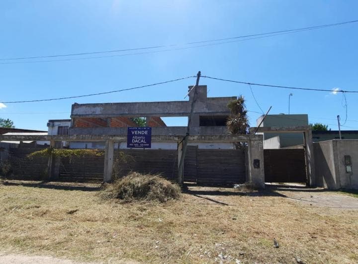 Terreno de 20x60 con Construcción a Terminar - 2