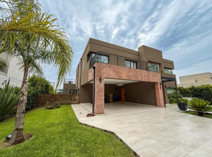 Casa en Venta de 2 Plantas con Jardín, Barrio Albanueva, Rincón de Milberg, Tigre - 2