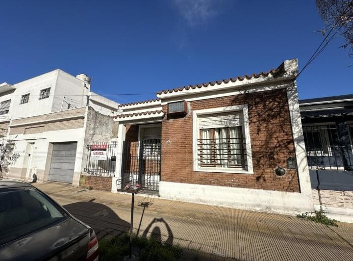 Casa en Venta de 2 Dorm.. con Patio. Centro Zárate - 3