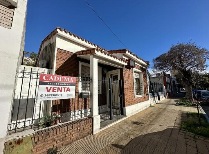 Casa en Venta de 2 Dorm.. con Patio. Centro Zárate - 4