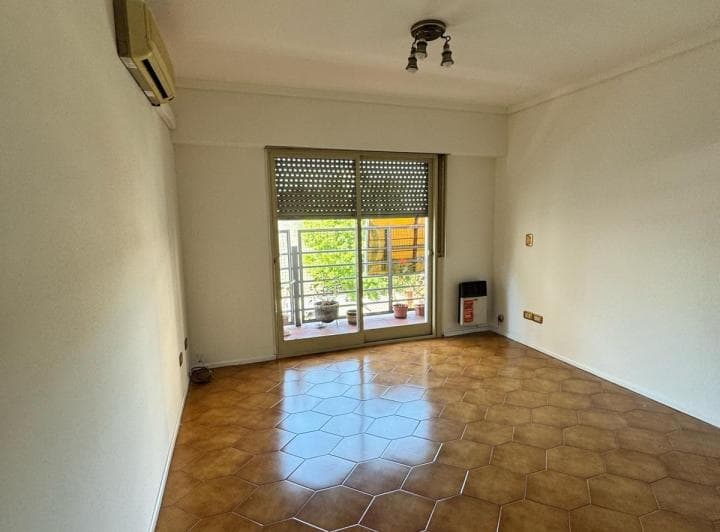 3 Ambientes - Cochera - 2 Baños - Balcon - 5
