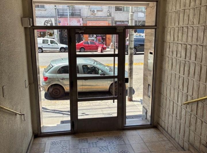 Venta Departamento de 3 Ambientes en Avellaneda Centro - 2