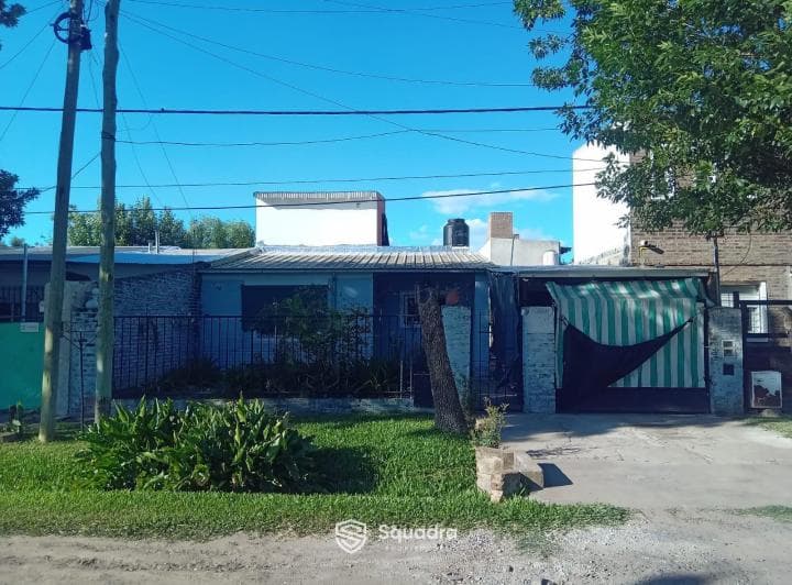 Venta | Permuta - Casa de Tres Dorm. con Cochera y Patio - Villa Elvira, Funes. - 2