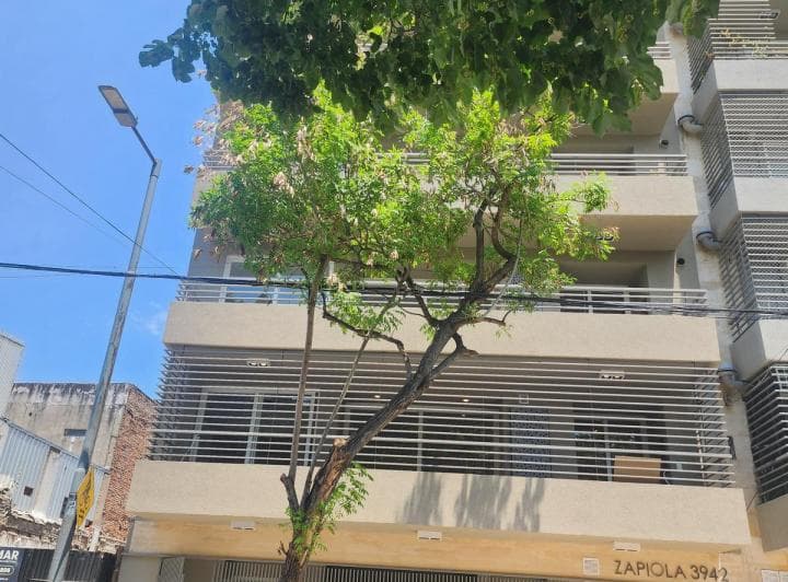 Departamento de 4 Ambientes con Cochera a La Vuelta del Parque - 2