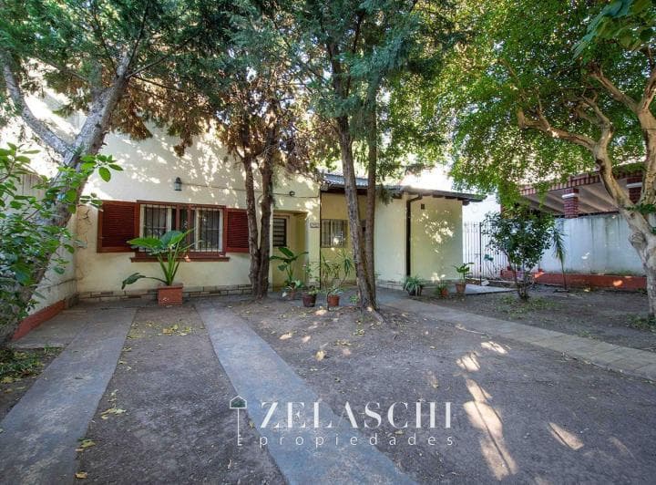 Venta: Casa Sobre Pluschow, Ciudad Jardín - 2