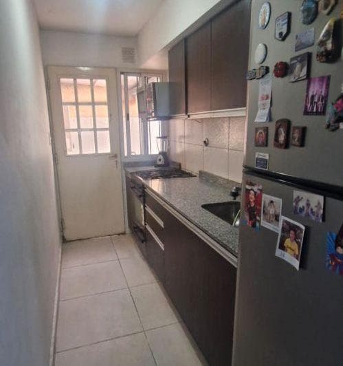 Venta de Departamento con Patio y Garage de 3 Ambientes en Caseros - 2