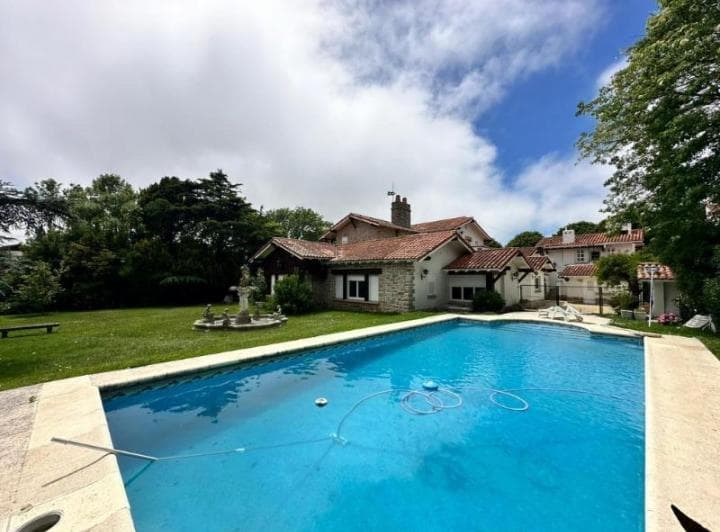 Excelente Chalet en Los Troncos - 4