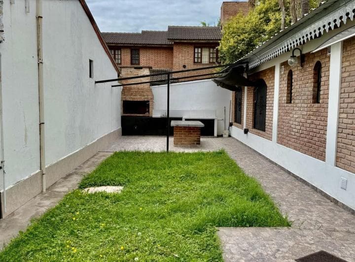Venta Casa PH 2 Dorm. Interna, Patio, 50 m Costanera. Carlos Paz - 2