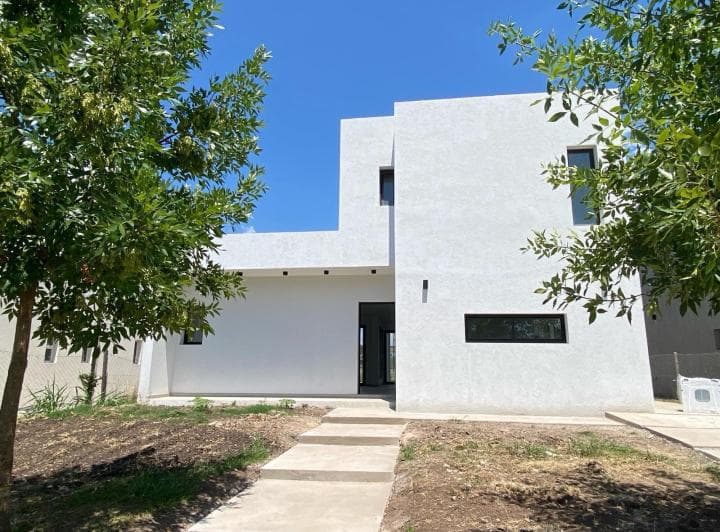 Casa Venta Barrio Santa Lucía Pilar del Este - 2