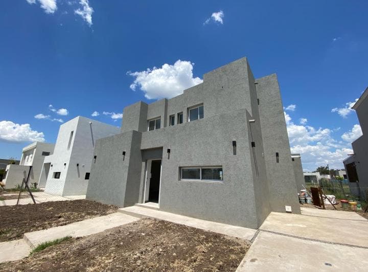 Casa Venta Barrio Santa Lucía Pilar del Este - 2
