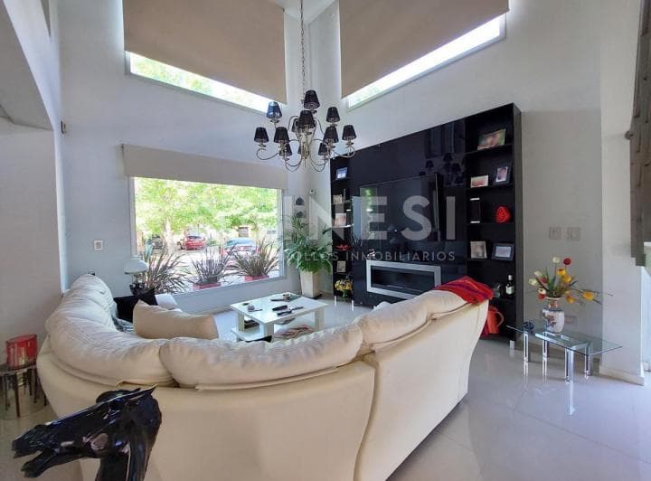 Casa 6 Ambientes - 350 m² Cubiertos - Los Jazmines - Pilar del Este - 5