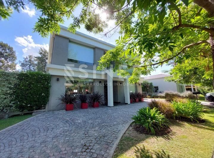 Casa 6 Ambientes - 350 m² Cubiertos - Los Jazmines - Pilar del Este - 3