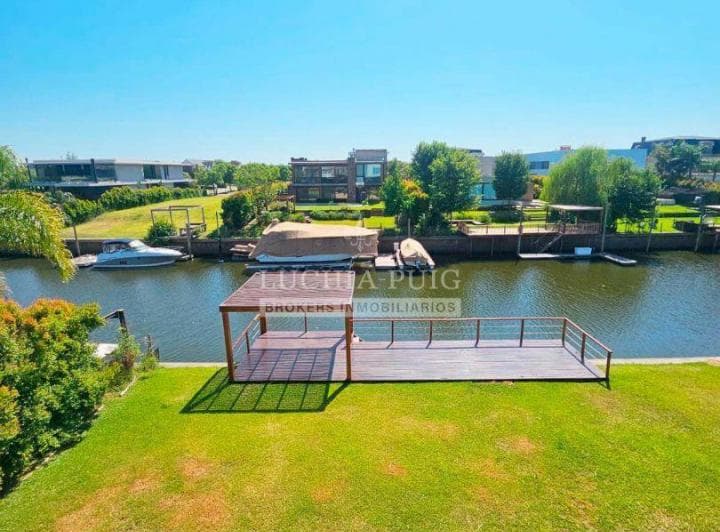 Moderna Casa en Venta Al Rio - Barrio El Yacht - Nordelta - 2