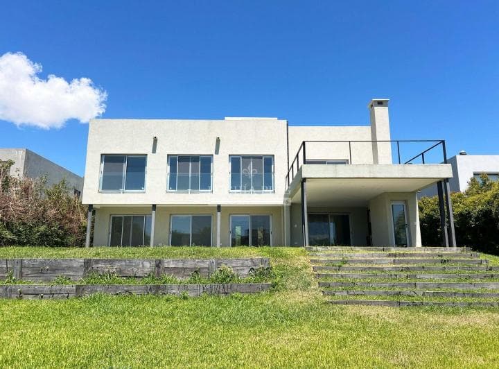Moderna Casa en Venta Al Rio - Barrio El Yacht - Nordelta - 5