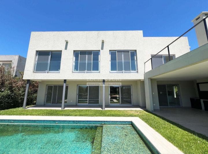 Moderna Casa en Venta Al Rio - Barrio El Yacht - Nordelta - 4
