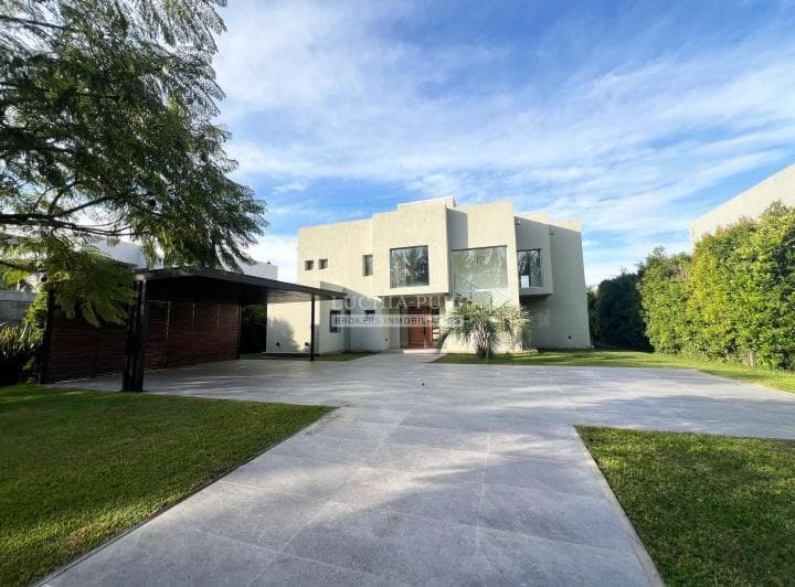 Moderna Casa en Venta Al Rio - Barrio El Yacht - Nordelta - 3