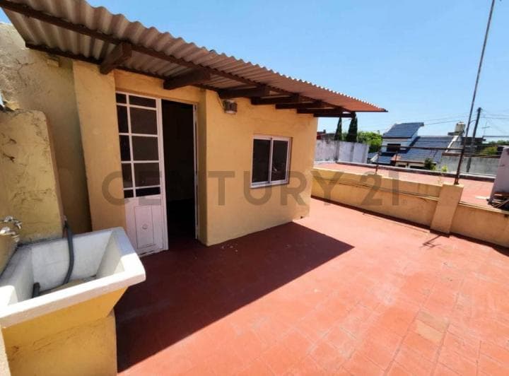 Casa de 5 Ambientes con 2 Cocheras - 5