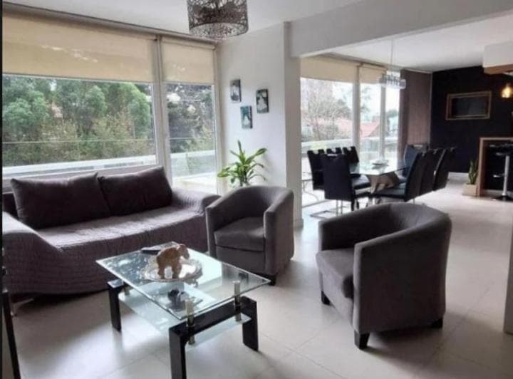Piso Exclusivo 4 Ambientes con 2 Cocheras - Playa Grande - 2