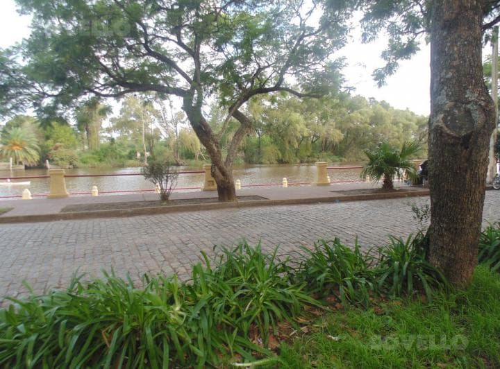 Casa en Venta con Vista Al Río, Patio y Garaje. - 2