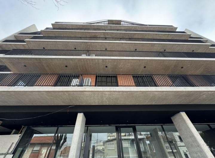 Departamento en Venta C/ Cochera en Chauvín - 2