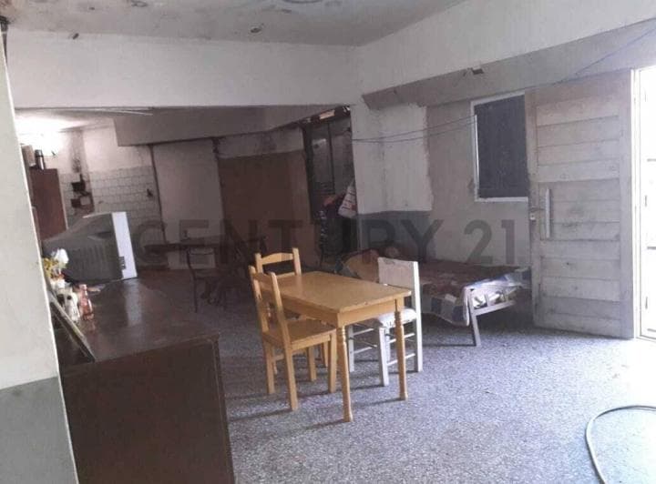 Venta Casa 3 Ambientes a Refaccionar - 2