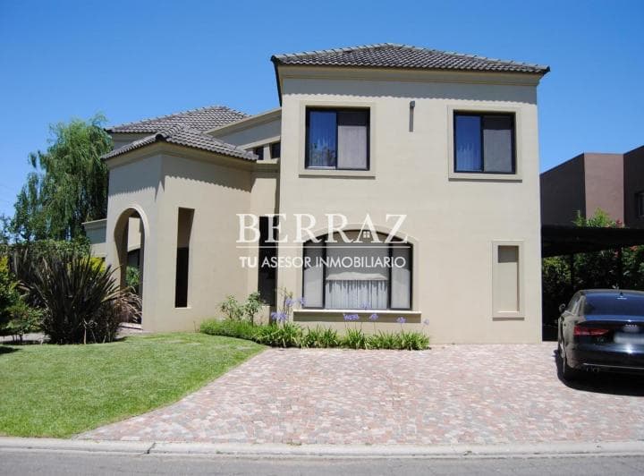 Casa Venta 6 Ambientes en Villa Olivos Escobar Lote de 834 m² - 2