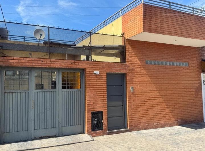 Excelente Oportunidad, Casa en Lote Propio - 3