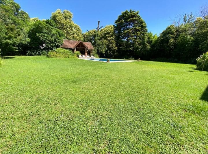 Lindisima Casa en Lomas de San Isidro de 4 Dorm con 382 M3 Cub, y 1115 m² Lote - Schoenstatt - 3