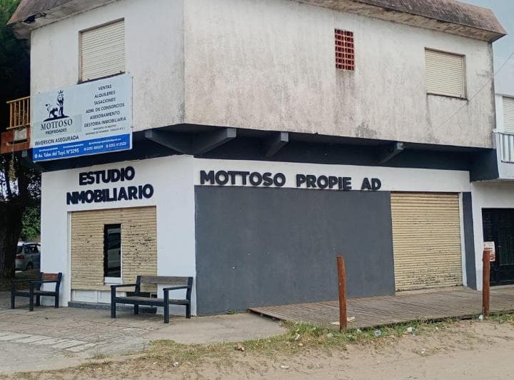 Esquina Av Los Talas del Tuyu y 72 1 PH de 3 Amb y 1 Local de 50 m² Apto Credito Bco - 2