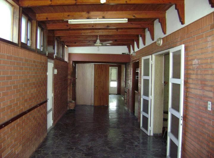 Velez Sarfield 1100, Casa 3 Dorm., Cochera, Jardín con Pileta. - 3