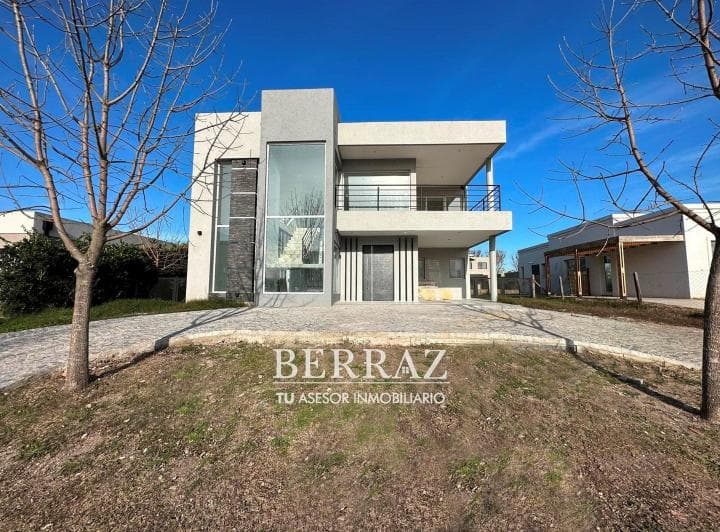 Casa Venta 6 Ambientes en Santa Guadalupe Pilar del Este 704 m² - 3