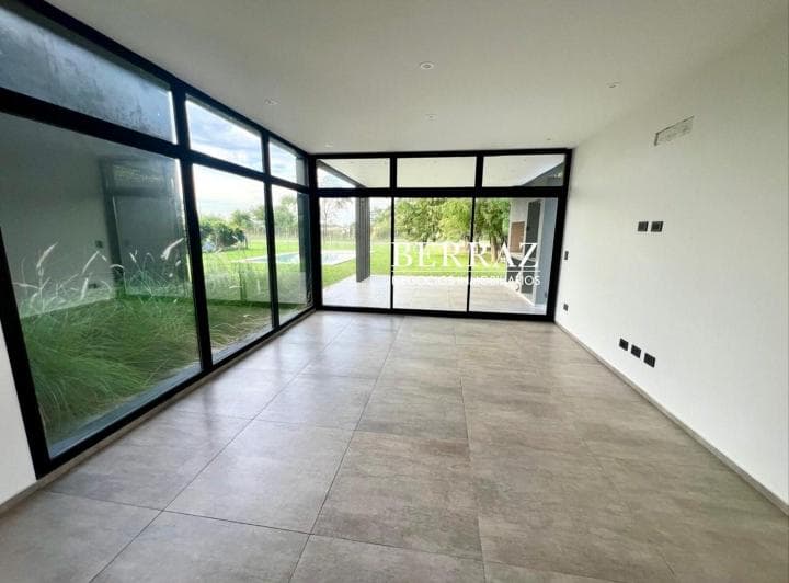 Casa Venta 4 Dorm. Barrio Molino Sur Lote de 820 m² Haras de Escobar - 3