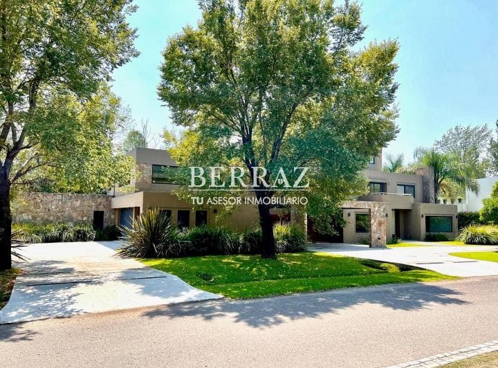 Casa Venta 12 Ambientes Sobre Doble Lote en Ayres de Pilar Lote de 2076 m² - 3