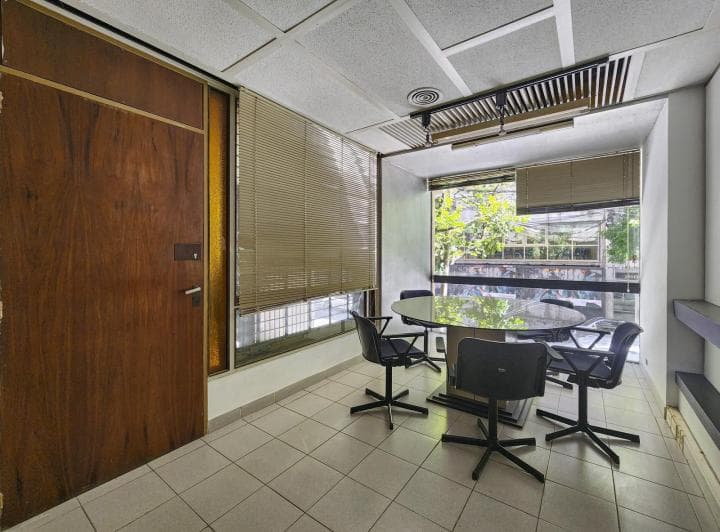 Oficina de Piso Exclusivo con Deposito con Ingreso por Cocheras - 3
