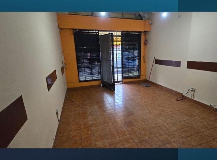 Local Para Uso Profesional Unicamente Y/ó Deposito S/h. Yrigoyen Al 2900 - 3