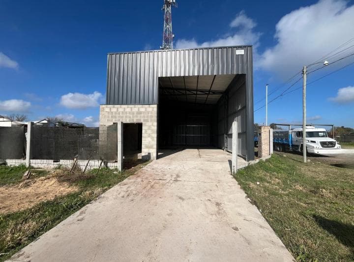 Galpón/bodega en Venta - Marcos Ateca Esq. Los Aromos, Roldán - Lote 205 m², Galpón 125 m². - 3