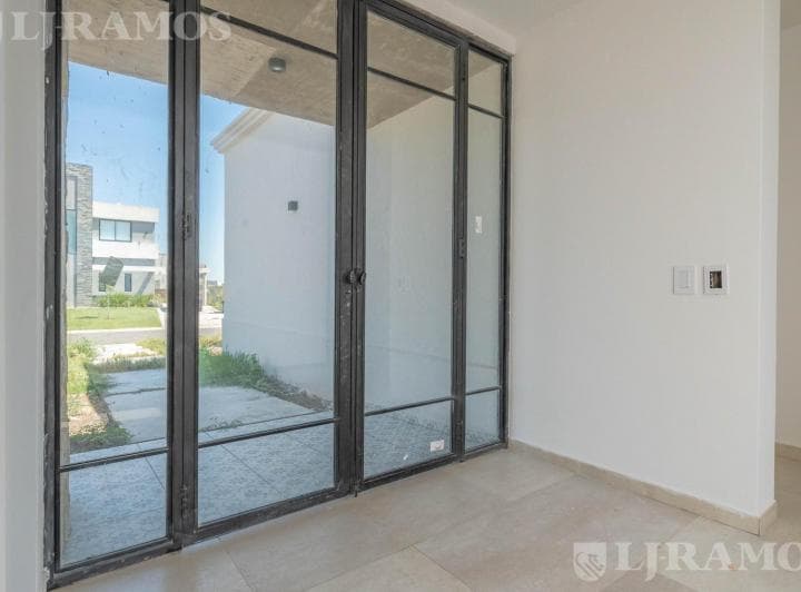 Casa en San Sebastián Área 7 Al Agua en Cul de Sac Excelente Ubicación Acepta Financiación Mb - 2
