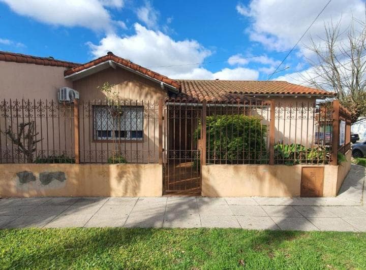 Chalet + 2 Locales Proximo a Av Mitre - Cod V860 - 2