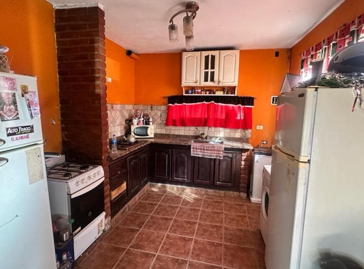 Venta Casa 3 Ambientes C/ Amplio Jardín - Buena Ubicación - Apto Credito y Permuta - Sin Expensas! - 3