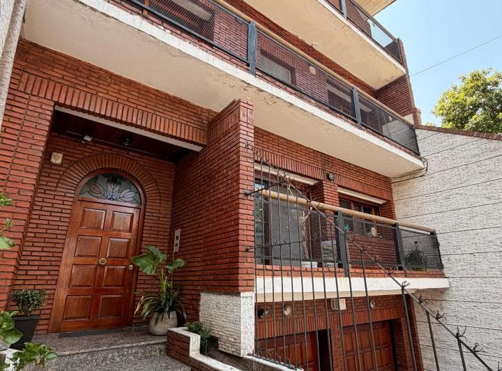 Casa en Venta con Pileta/sauna/quincho/cochera - 2