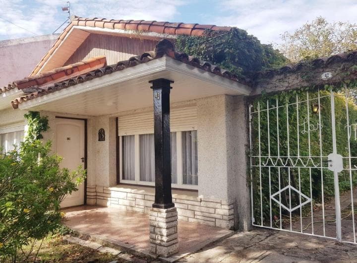 Chalet Mas Departamento en Venta C/ Cochera en Parque Luro - 2