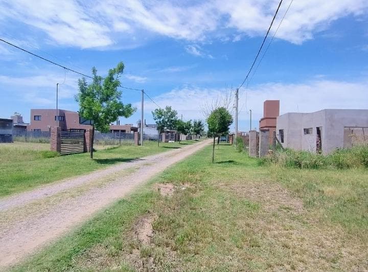 Se Vende Terreno en Punta Chacra - Roldán - 4