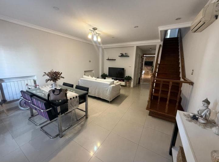 Casa con 3 Dorm. y 180 m² en Venta en Lanús Este. Detalles de Categoría. - 2