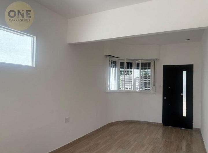 Casa 3 Dorm. y Parque en Venta - La Plata, Calle 69 E/ 1 y 2 - 4