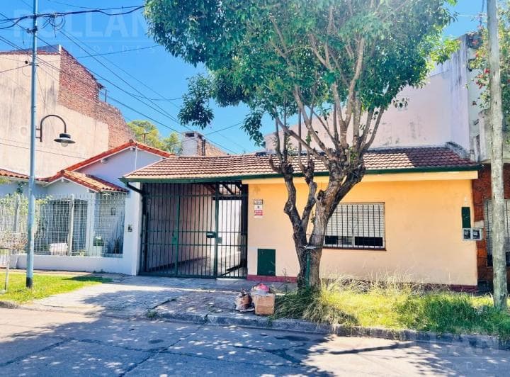 Venta Casa 5 Ambientes en Carapachay Amplio Fondo Libre - 2