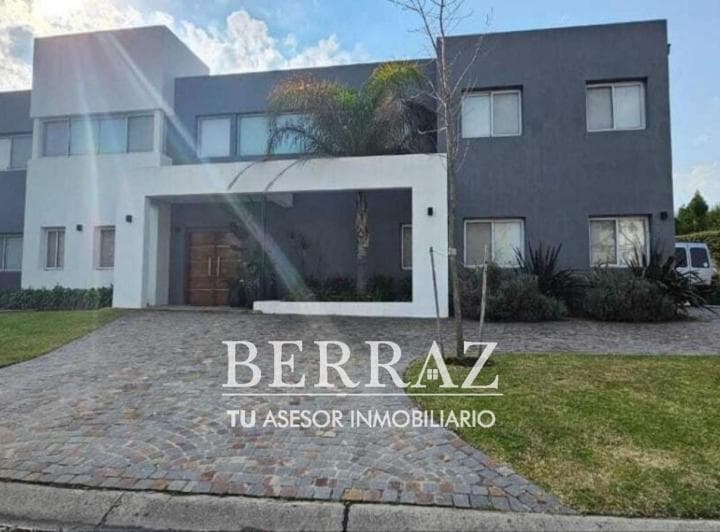 Casa Venta 7 Ambientes en San Francisco Villanueva Lote de 930 m² - 2